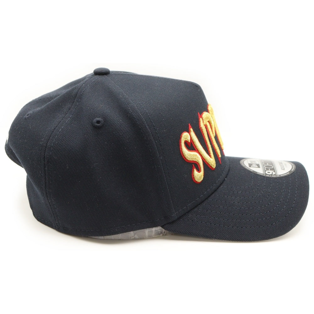 SUPREME(シュプリーム) 25AW ×NEW ERA Sharp Spellout Adjustable Cap ニューエラ シャープ スペルアウト アジャスタブル 5パネルキャップ ネイビー