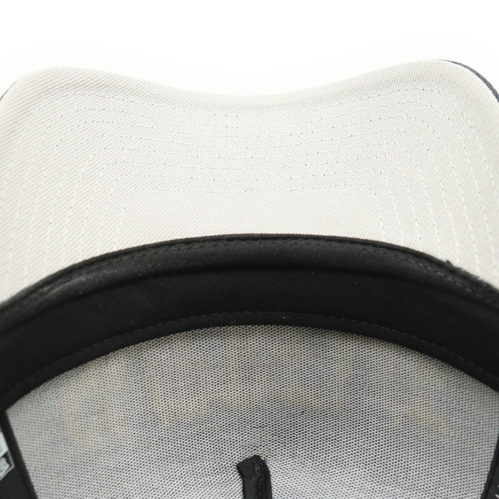 SUPREME(シュプリーム) 25AW ×NEW ERA Sharp Spellout Adjustable Cap ニューエラ シャープ スペルアウト アジャスタブル 5パネルキャップ ネイビー