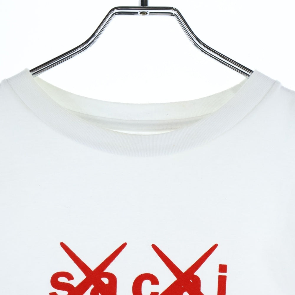 Sacai(サカイ) 21SS ×KAWS カウズ フロントロゴデザイン クルーネック カットソー 半袖Tシャツ ホワイト 21-00073K