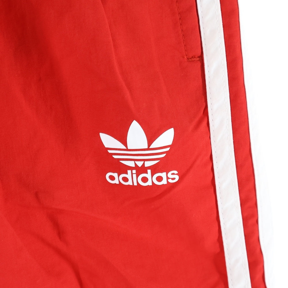 adidas(アディダス) フロントロゴデザイン サイドライン ドローストリング ハーフパンツ レッド GN3526