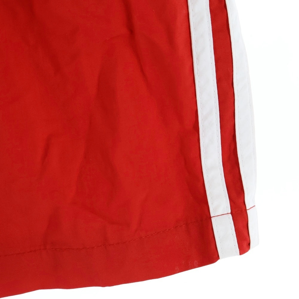 adidas(アディダス) フロントロゴデザイン サイドライン ドローストリング ハーフパンツ レッド GN3526