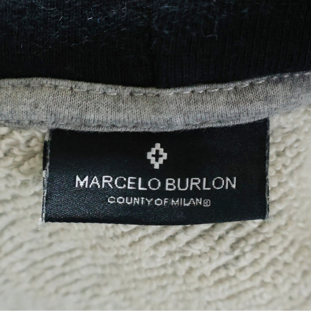 MARCELO BURLON(マルセロバーロン) フロントロゴプリント プルオーバーフーディー パーカー スウェット グレー CMBB073F19B37011