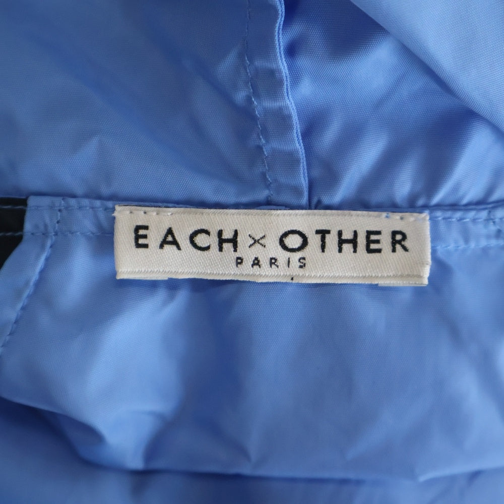 EACH×OTHER(イーチ アザー) 18AW ロゴプリント ハーフジップ プルオーバー フーデッド ナイロン ジャケット レディース ライトブルー FW18G13065