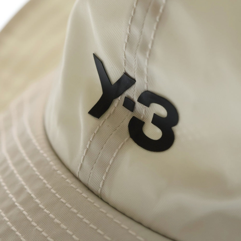 Y-3(ワイスリー) STRAPS HAT TALC ストラップス タルク ロゴデザイン つば付き バケットハット キャップ 帽子 ホワイト JM9063