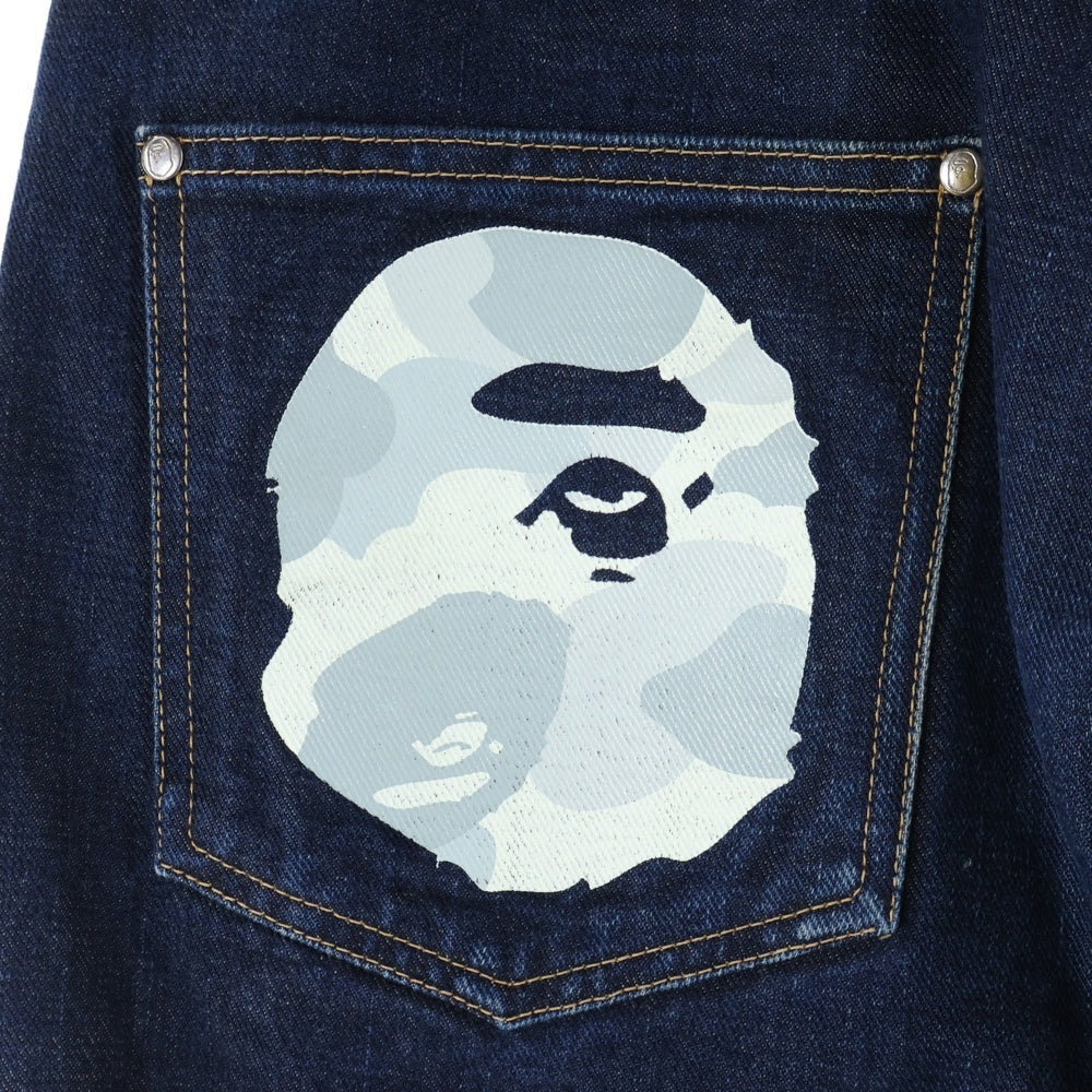 A BATHING APE(アベイシングエイプ) バックポケットカモ柄エイプヘッドプリント ジップフライデニムパンツ インディゴ