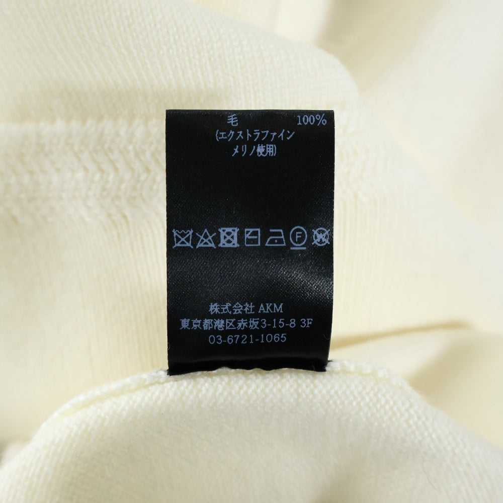 1 PIU 1 UGUALE 3(ウノピゥウノウグァーレトレ) CREW KNIT フロント刺繍 クルーネックニットセーター ホワイト MRK280 WOL167