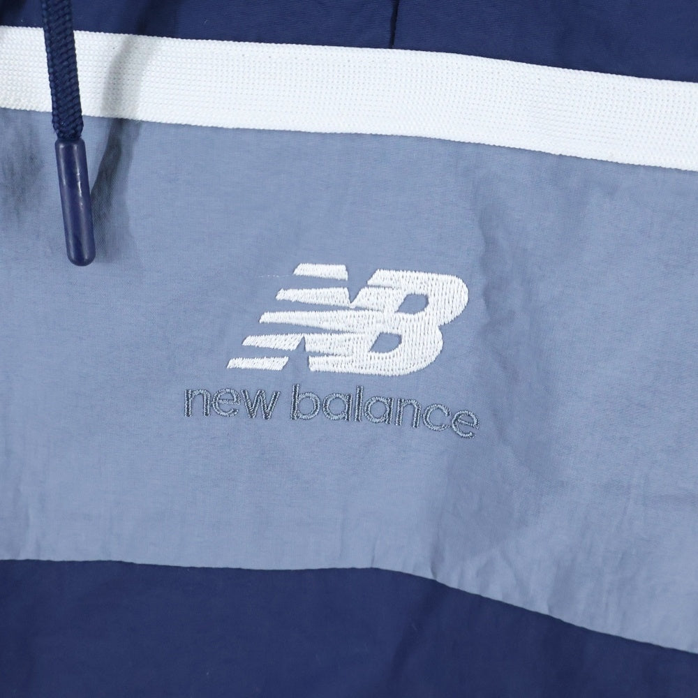 New Balance(ニューバランス) 胸ロゴデザイン ダブルポケット フーデッド ジップアップ ナイロンジャケット ネイビー MJ31500