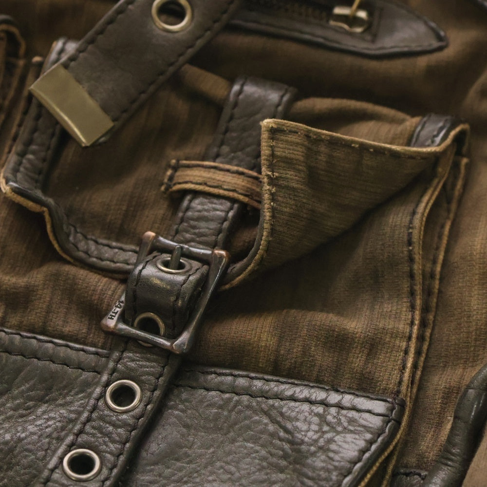 14th Addiction(フォーティースアディクション) ロゴプレート レザーバックル マルチポケット ハンドバッグ ブラウン