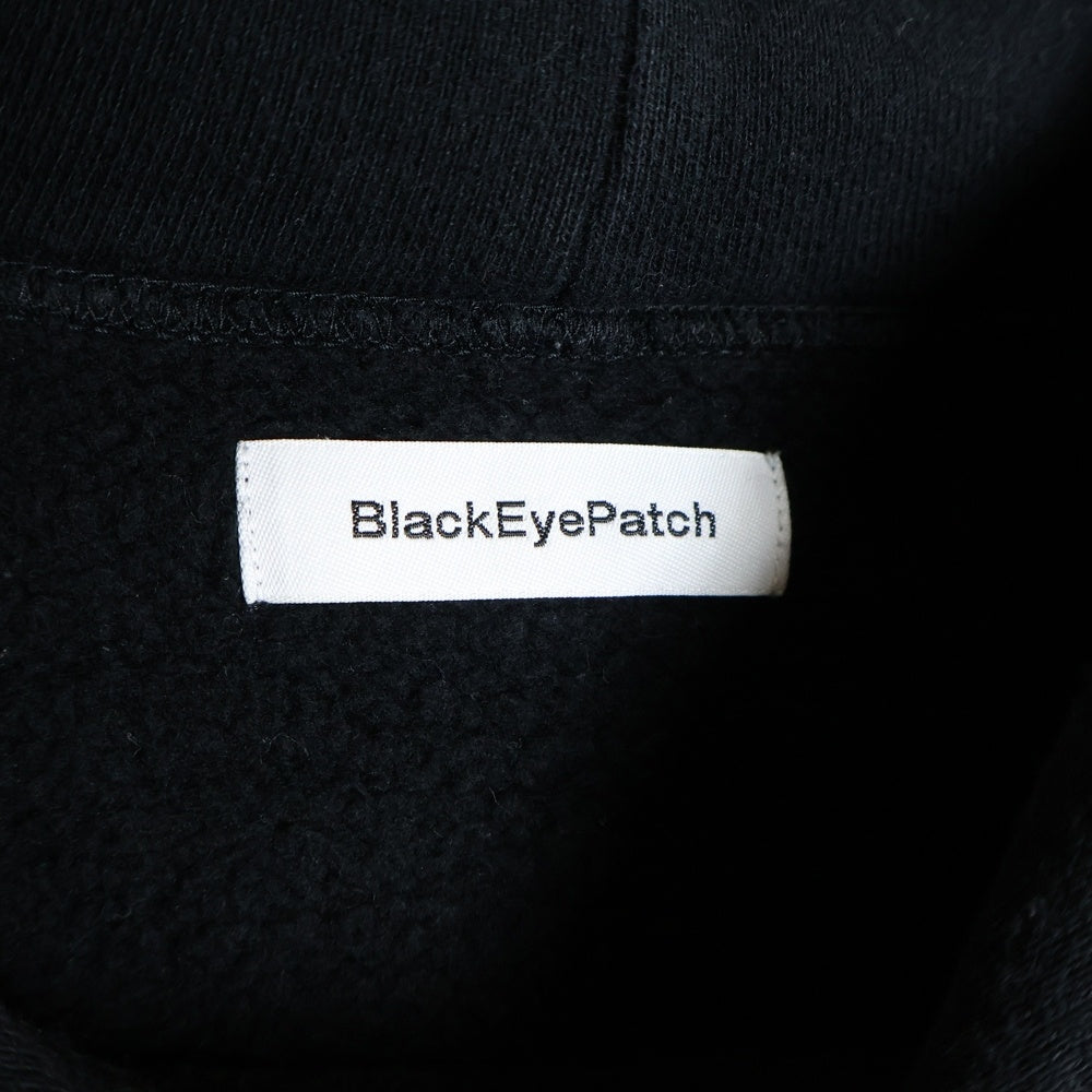 THE BLACK EYE PATCH(ブラックアイパッチ) 胸ロゴデザイン カンガルーポケット フーデッド スウェット パーカー ブラック 50641202