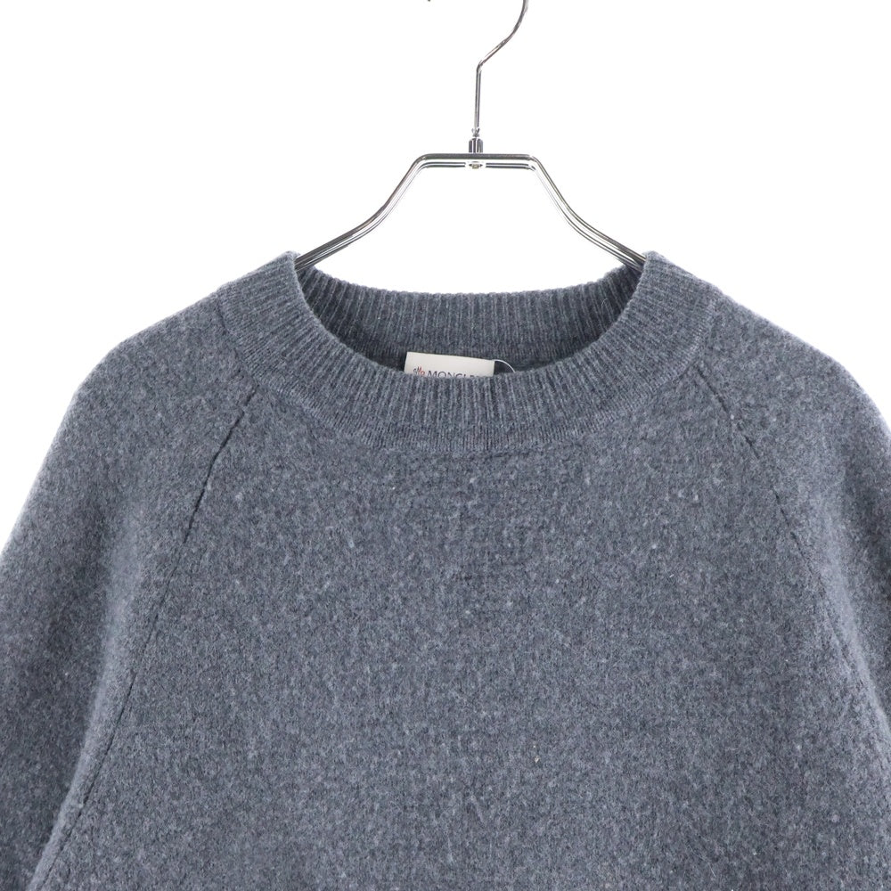MONCLER(モンクレール) 24AW アームロゴワッペン クルーネック カシミヤ混 ウール ニットセーター グレー J20919C00014 M4281