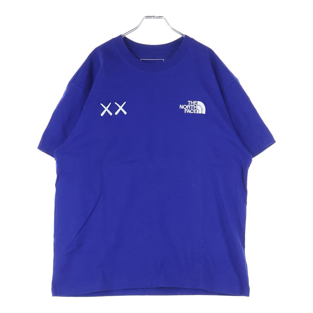 THE NORTH FACE(ザノースフェイス) ×KAWS S/S TEE カウズ フロントロゴ刺繍 Tシャツ 半袖クルーネックカットソー ブルー