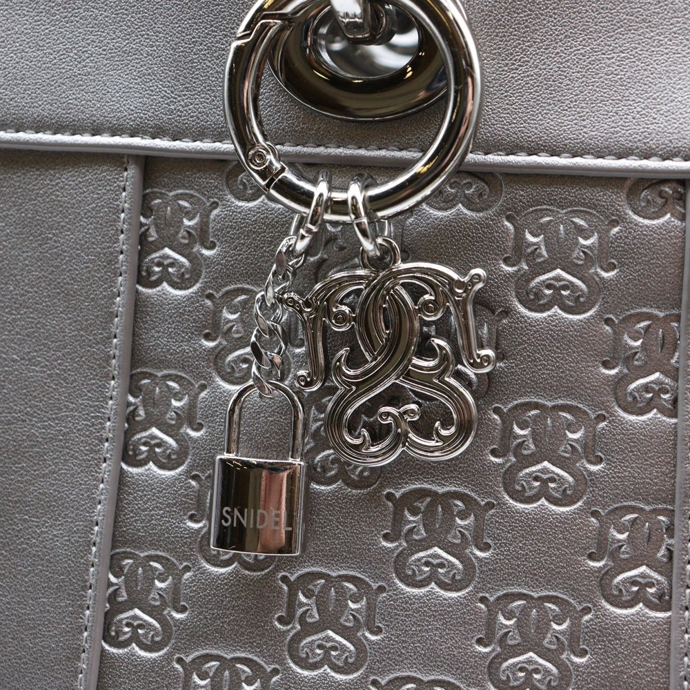 snidel(スナイデル) 24SS シルバーチャーム付き フェイクレザー パフハンドルバッグ レディース シルバー SWGB241627