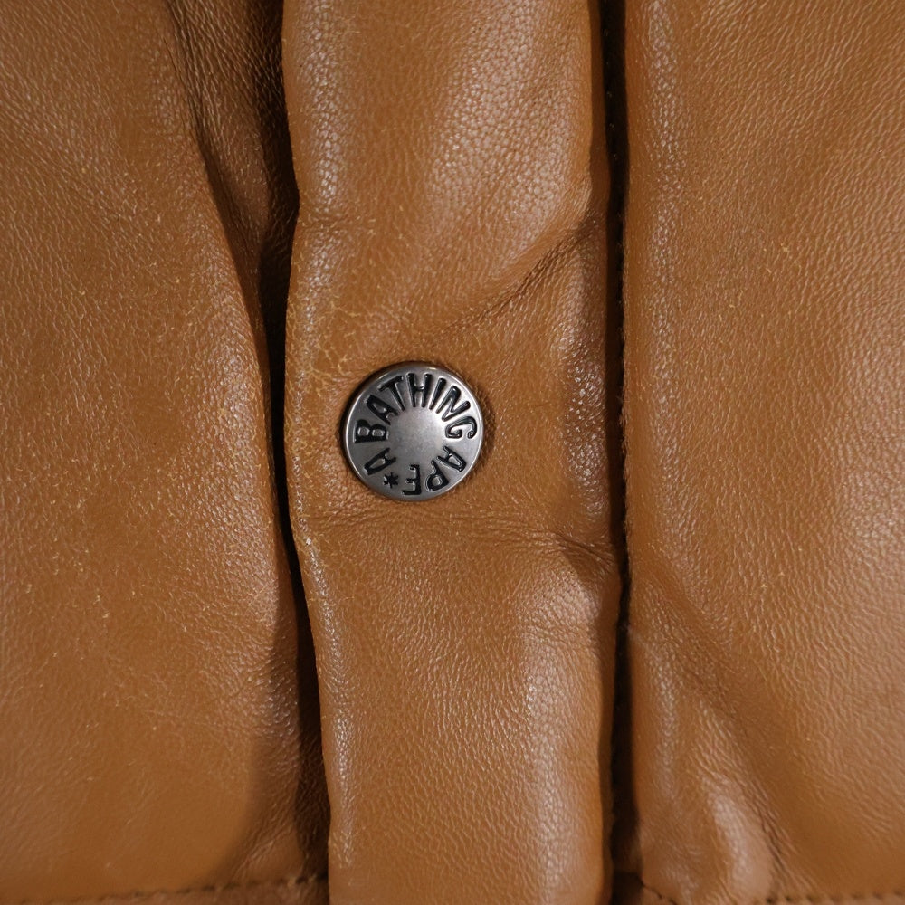A BATHING APE(アベイシングエイプ) LEATHER CLASSIC DOWN JACKET シープスキン レザー クラシック ジップアップ ダウンジャケット ブラウン 001HJB801009X