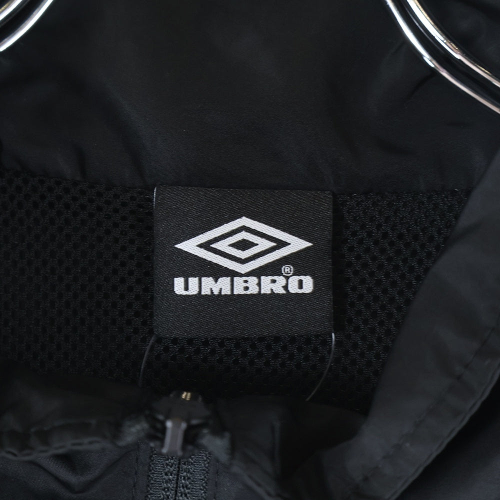 UMBRO(アンブロ) ×LUI'S ルイス ロゴエンブロイダリー ジップアップ ナイロン トラックジャケット ブラック LUZ5051207A0001