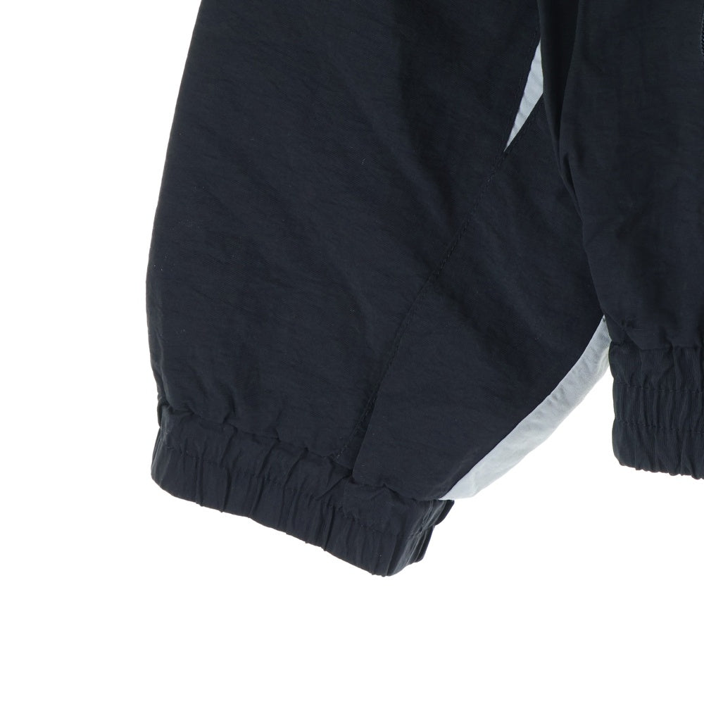 UMBRO(アンブロ) バックロゴエンブロイダリー ジップアップ ナイロンジャケット ブラック MD18-MSM-JK01