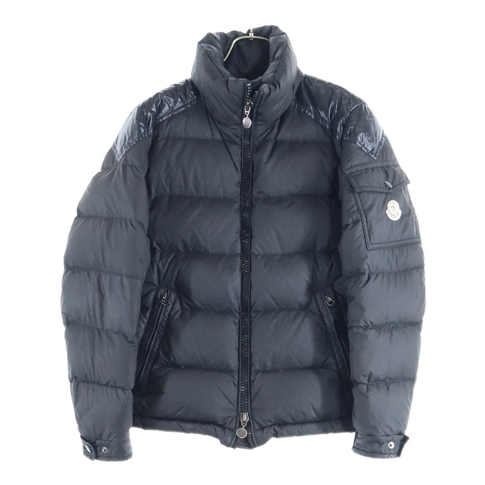 MONCLER(モンクレール) CHEVALIER シュヴァリエ アームロゴデザイン ジップアップ ダウンジャケット ブラック 920-091-40365-50