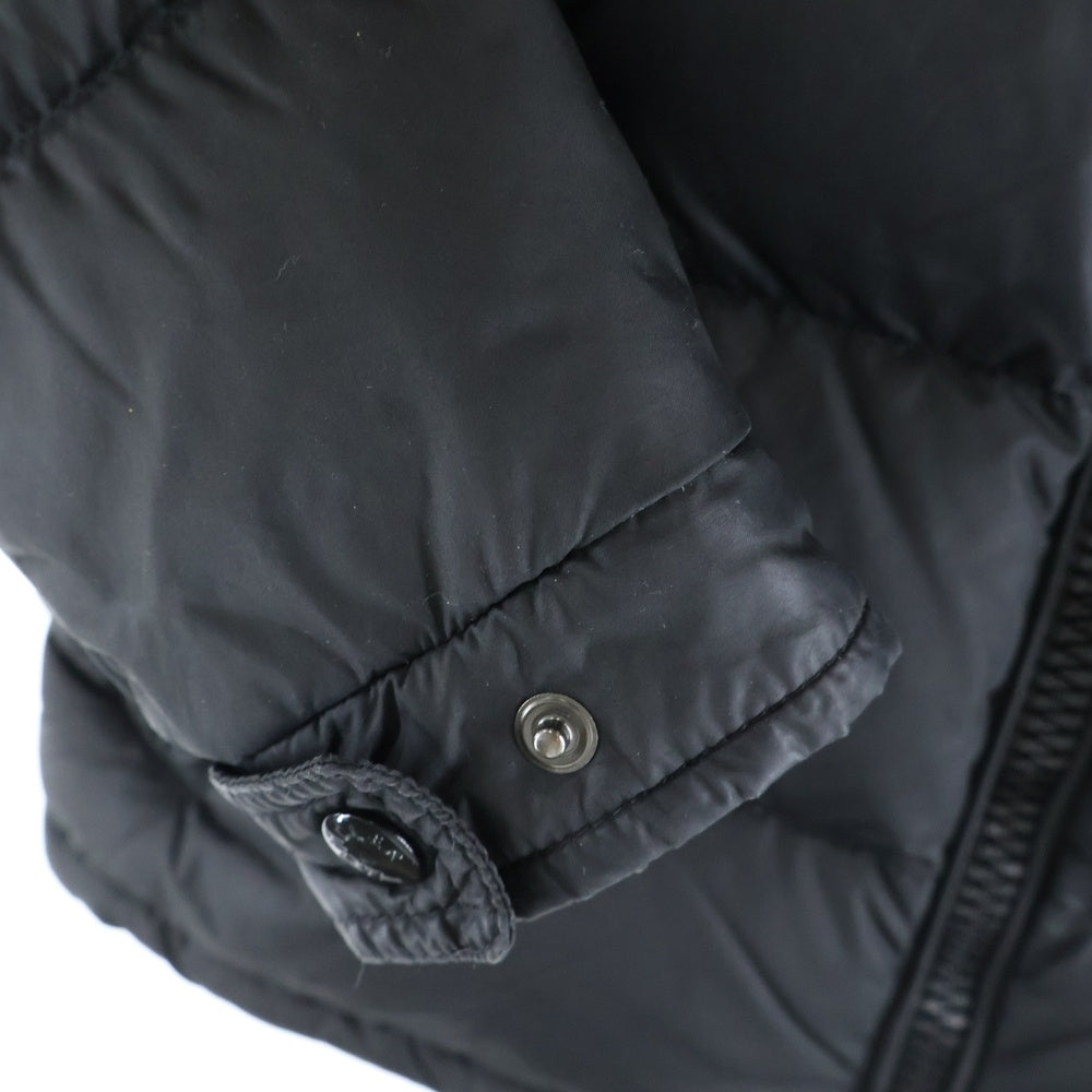 MONCLER(モンクレール) CHEVALIER シュヴァリエ アームロゴデザイン ジップアップ ダウンジャケット ブラック 920-091-40365-50