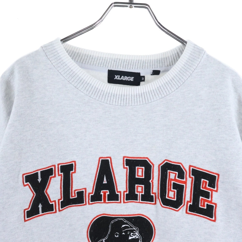 X-LARGE(エクストララージ) 22AW FELT LOGO CREWNECK SWEAT フロントフェルトロゴ クルーネック スウェット トレーナー グレー 101224012024