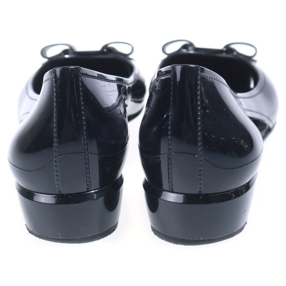 Salvatore Ferragamo(サルヴァトーレ フェラガモ) フロントリボン ラウンドトゥ エナメルパンプス レディース ブラック