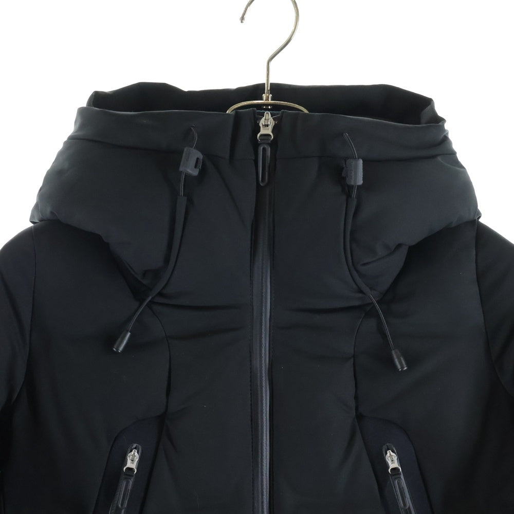 DESCENTE(デサント) アームロゴデザイン マルチポケット ジップアップ ダウンジャケット ブラック DAWWGK4OU