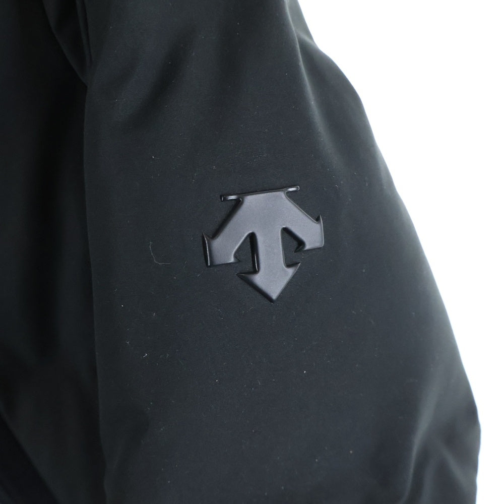 DESCENTE(デサント) アームロゴデザイン マルチポケット ジップアップ ダウンジャケット ブラック DAWWGK4OU