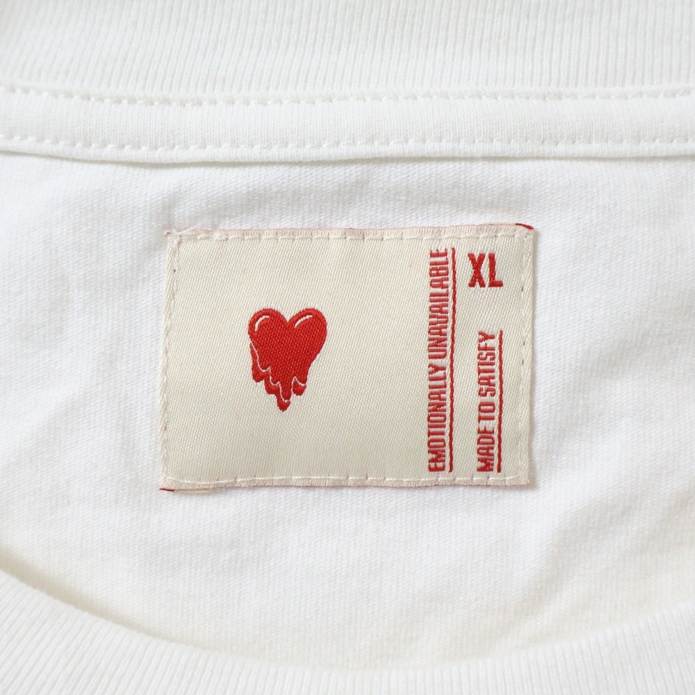 Emotionally Unavailable(エモーショナリー アンアヴェイラブル) EU HEART LOGO TEE ハートロゴデザイン クルーネック カットソー 半袖Tシャツ ホワイト EU-A22-0000-008