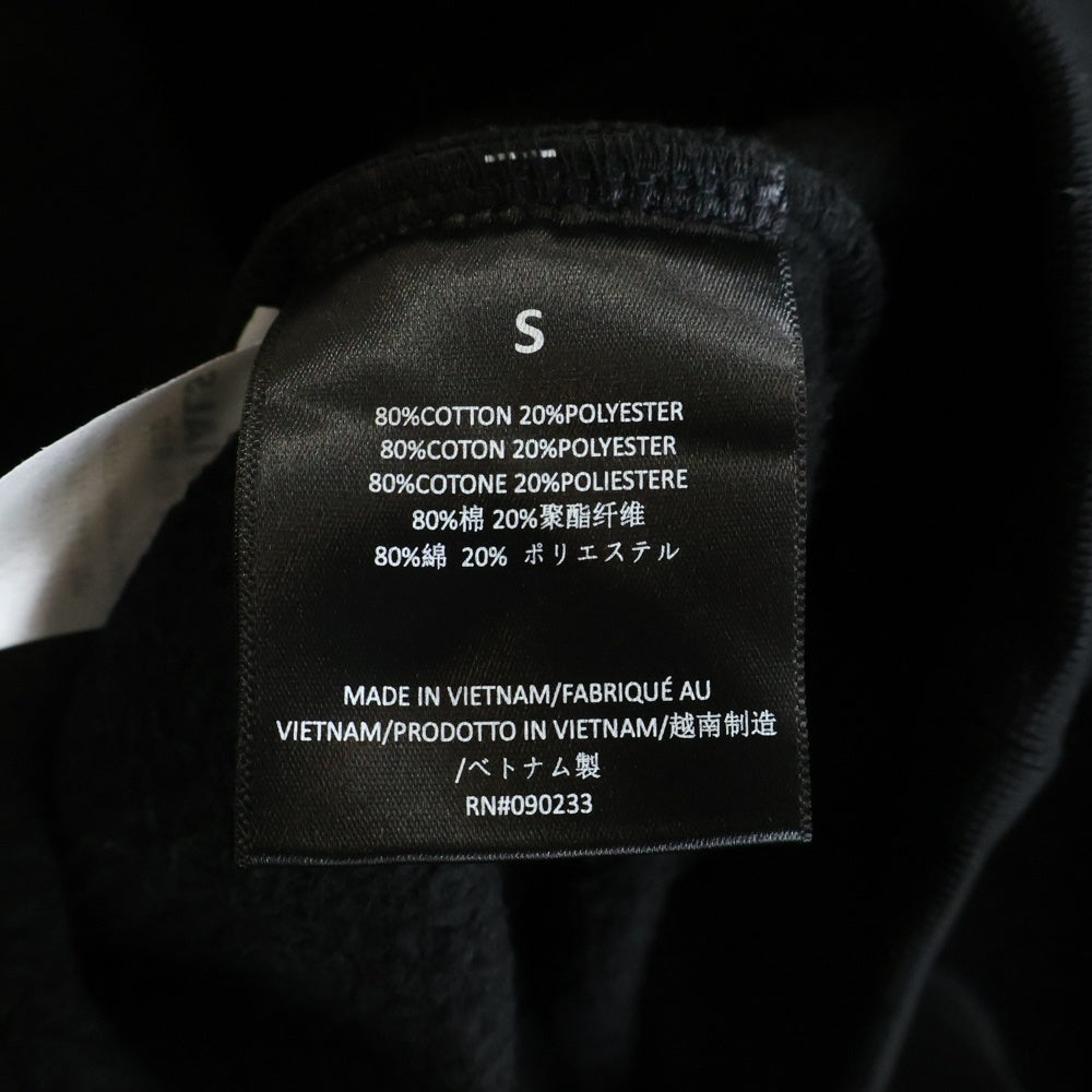 FEAR OF GOD ESSENTIALS(フィアオブゴッド エッセンシャルズ) STATE ロゴプリント クルーネック スウェットトレーナー ブラック