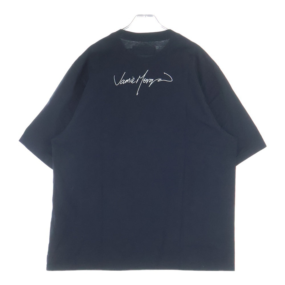 JOHN MASON SMITH(ジョン メイソン スミス) JAMIE MORGAN OUTRAGE ジャミー モーガン アウトレイジ クルーネック半袖プリントTシャツ カットソー ブラック 23WCT-#958S