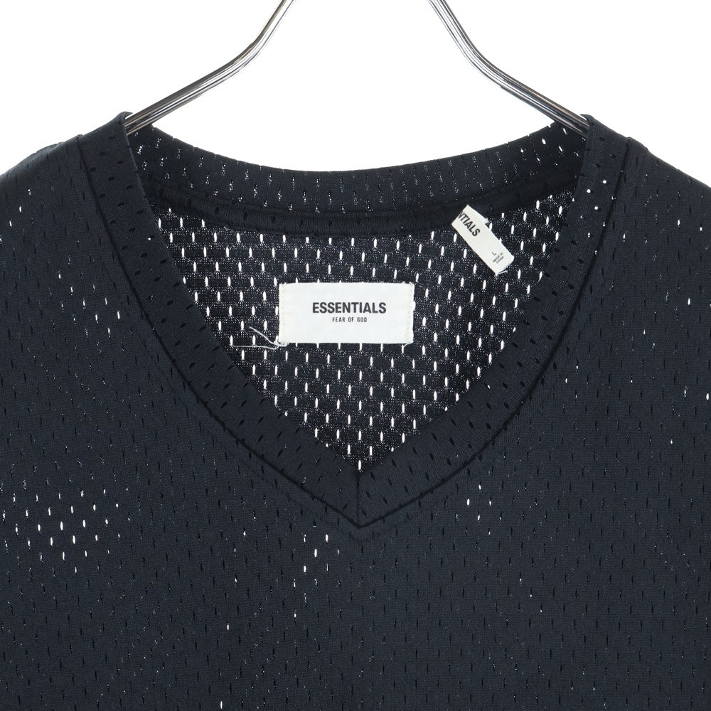 FEAR OF GOD ESSENTIALS(フィアオブゴッド エッセンシャルズ) バックロゴプリント メッシュ Vネック Tシャツ ブラック