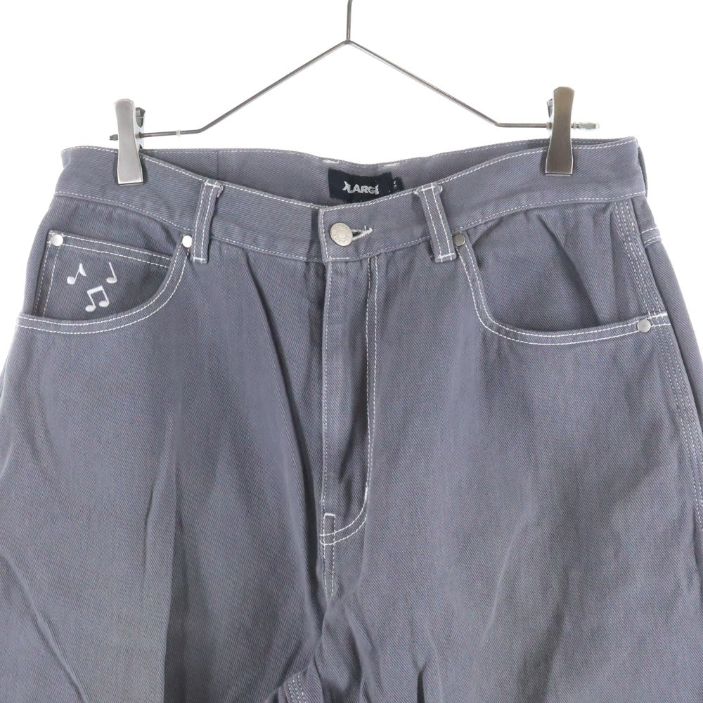 X-LARGE(エクストララージ) EMBROIDERED OVER-DYE WORK PANTS 刺繍デザイン デニム ペインターワークパンツ グレー 101223031021