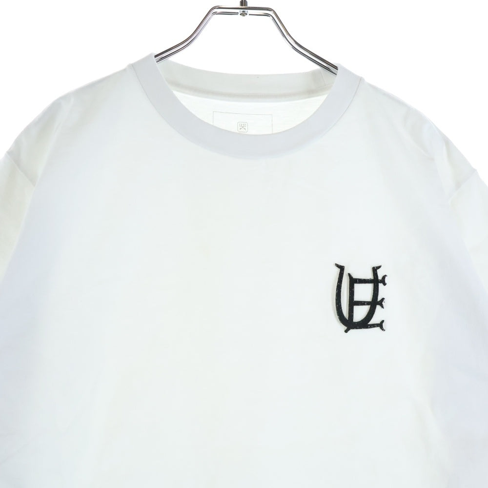 UNIFORM EXPERIMENT(ユニフォームエクスペリメント) 胸エンブロイダリーデザイン クルーネック カットソー 半袖Tシャツ ホワイト UE-232024