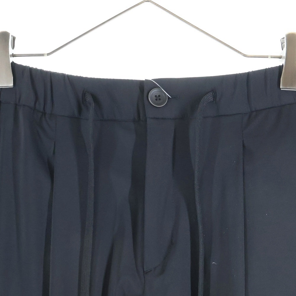HERNO(ヘルノ) ナイロンブレンド ストレッチ テーパード イージーパンツ ブラック PT000044U-12588S-9300