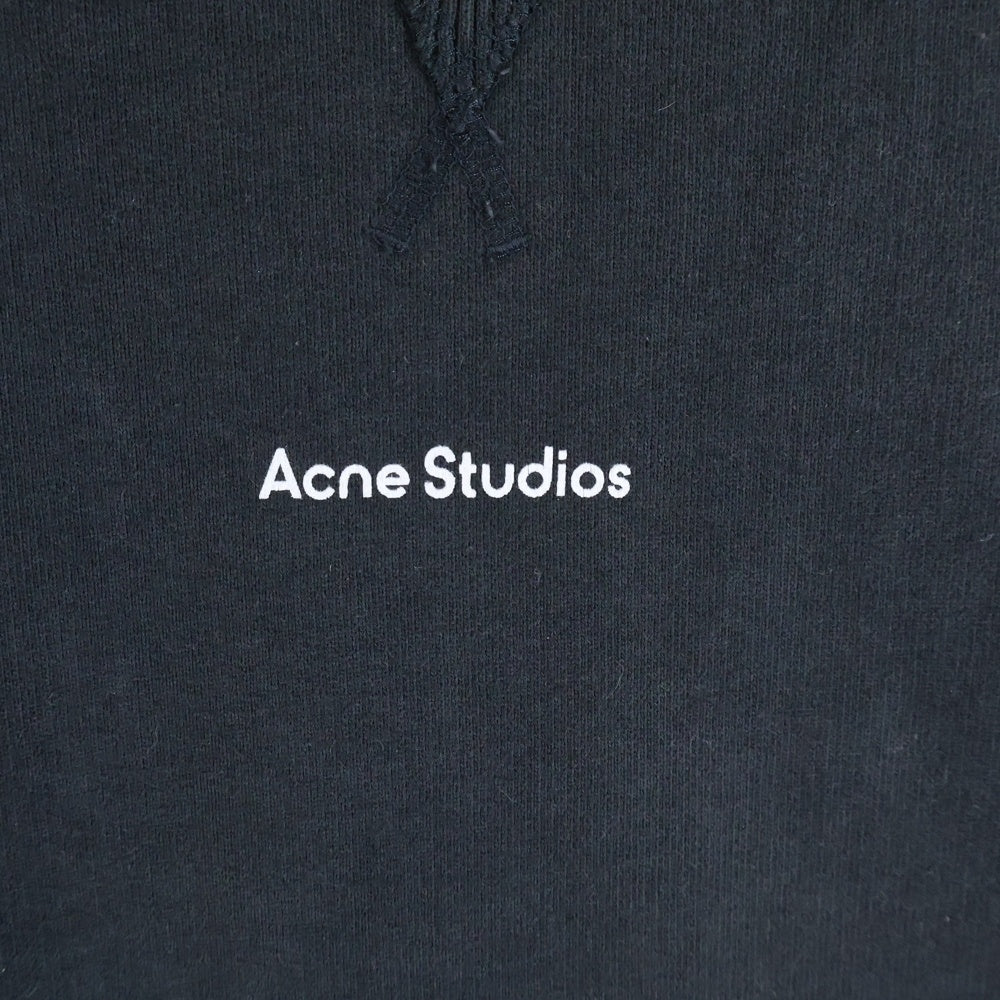 Acne Studios(アクネ ストゥディオズ) フロントロゴ刺繍 前V クルーネックスウェットトレーナー グリーン FN-MN-SWEA000172