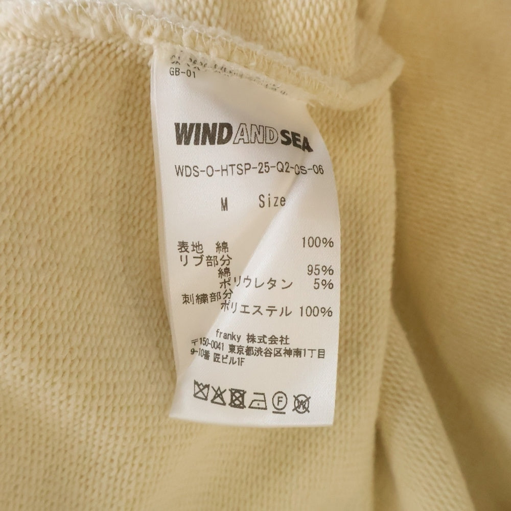 WIND AND SEA(ウィンダンシー) ロゴ刺繍 バックハートパッチ クルーネック スウェット トレーナー ベージュ WDS-O-HTSP-25-Q2-CS-06