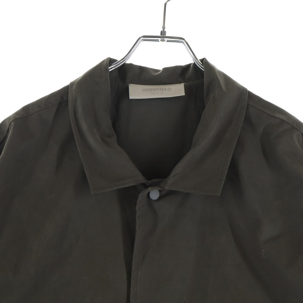 FEAR OF GOD ESSENTIALS(フィアオブゴッド エッセンシャルズ) バックロゴ ポリコットン ステンカラーコート チャコール