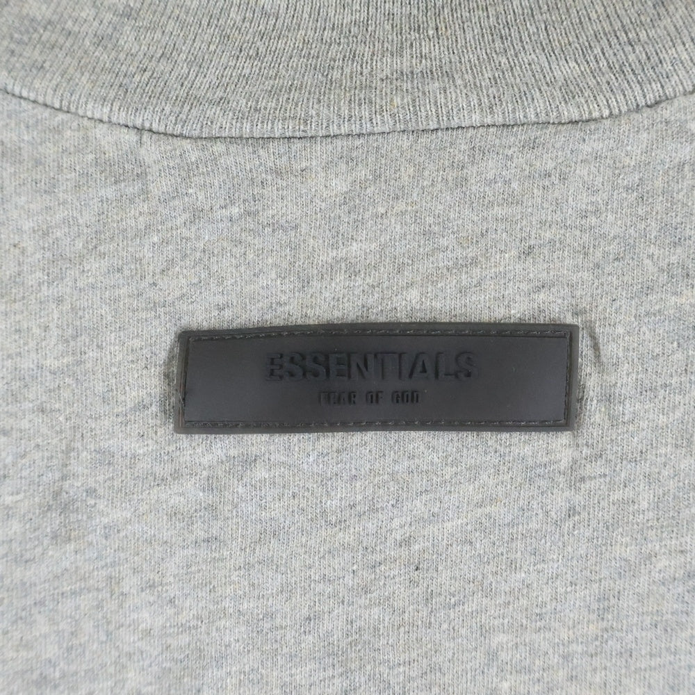 FEAR OF GOD ESSENTIALS(フィアオブゴッド エッセンシャルズ) ロゴ刺繍 クルーネック長袖Tシャツ カットソー グレー