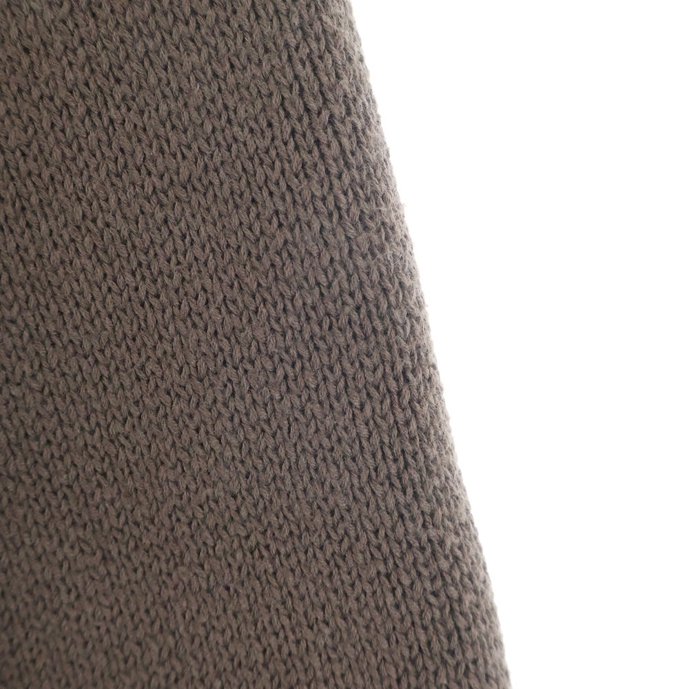 FEAR OF GOD ESSENTIALS(フィアオブゴッド エッセンシャルズ) フロントロゴデザイン コットン混 クルーネック ニット セーター ブラウン