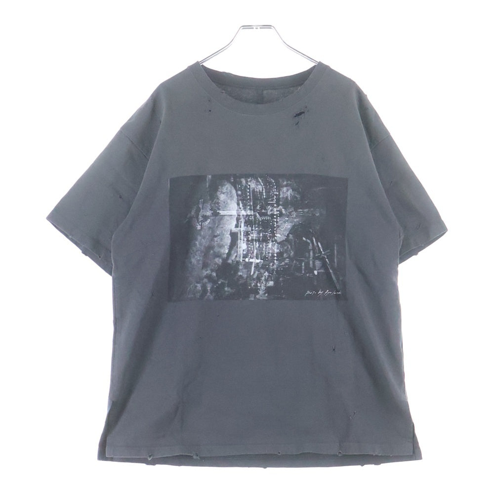 ISAMU KATAYAMA BACKLASH(イサムカタヤマバックラッシュ) 24SS ×RESURRECTION レザレクション コットン天竺製品染 ダメージ加工Tシャツ 半袖クルーネックカットソー グレー RES-2111-01