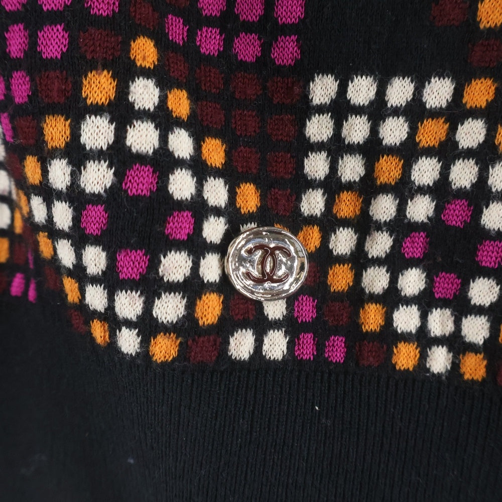CHANEL(シャネル) 23AW ジオメトリック ココマークミニプレート クルーネック コットンニット セーター ブラック/パープル レディース P75395K10798
