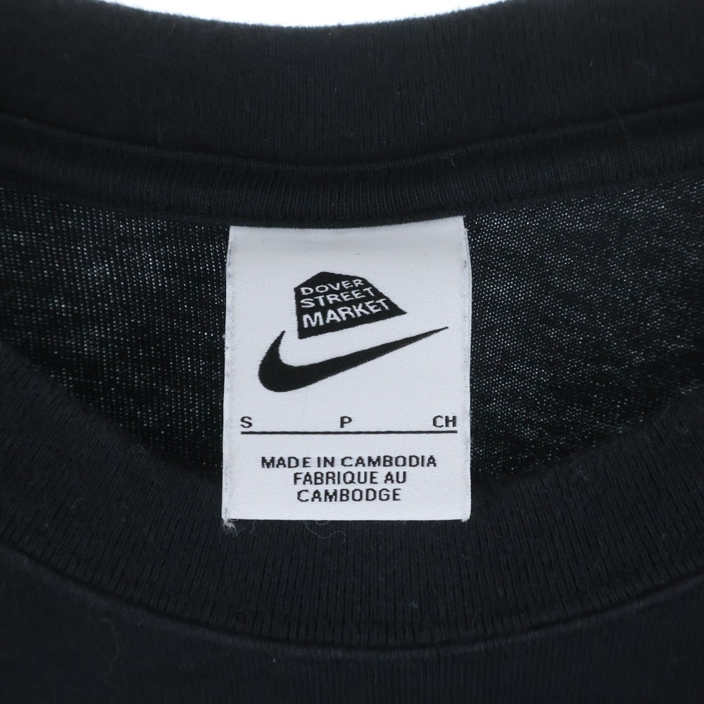 NIKE(ナイキ) ×DOVER STREET MARKET DSM MENS T-SHIRT ドーバーストリートマーケット フロントロゴプリント コットン クルーネックTシャツ 半袖カットソー IH3205-010