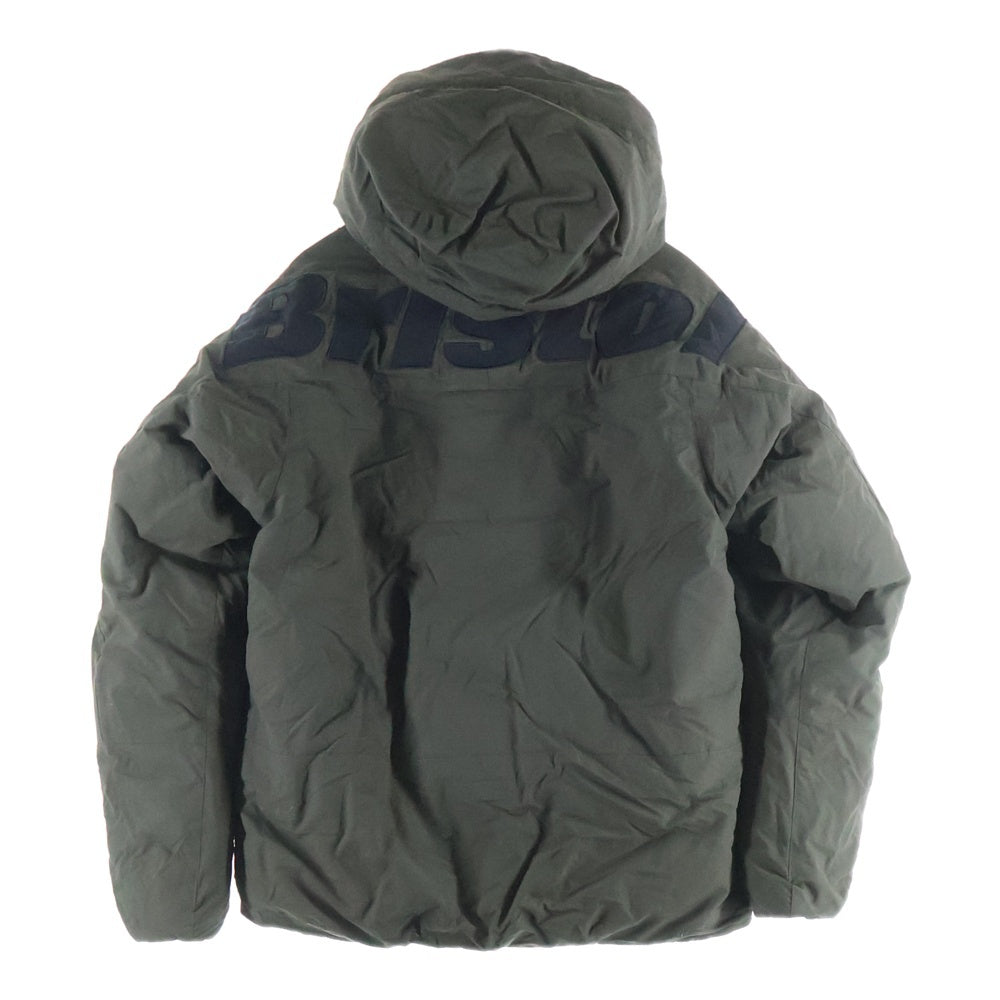 F.C.R.B./F.C.Real Bristol/FCRB(エフシーアールビー/エフシーレアルブリストル) 24AW DOWN HOODED JACKET バックロゴ ダウン フーディ ジャケット カーキ FCRB-242051