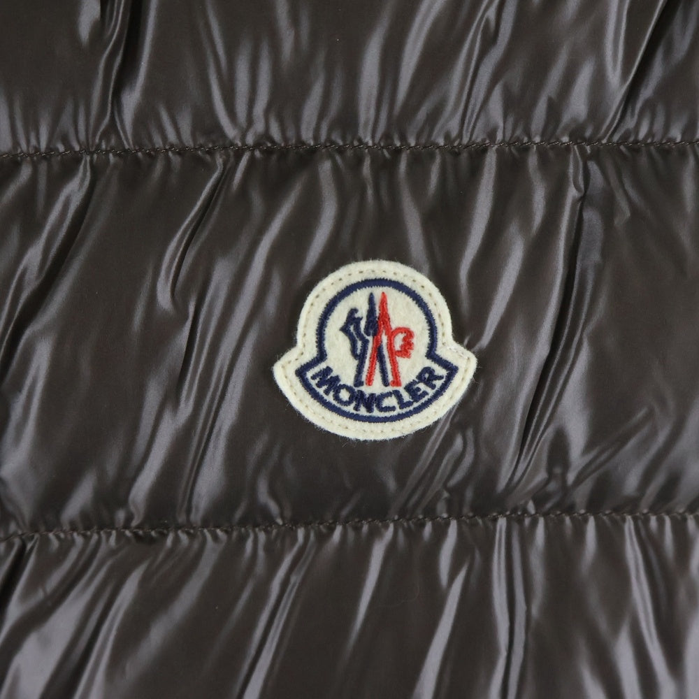 MONCLER(モンクレール) 24AW BARANT バラント ロゴパッチ ジップアップ フーデッド ダウン ベスト ブラウン J20911A00062 597EX