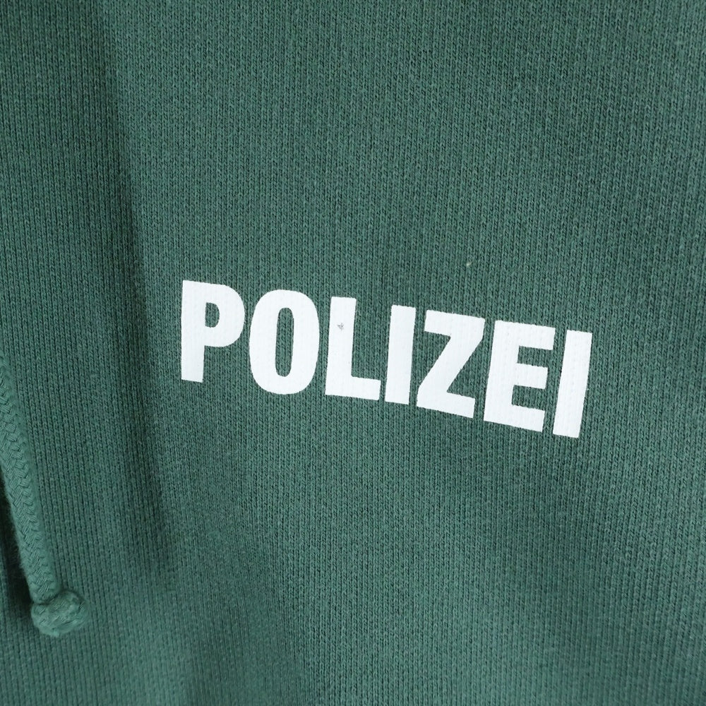 VETEMENTS(ヴェトモン) 24AW POLIZEI PRINT GREEN HOODIE ポリツァイ プリント フーデットパーカー グリーン UA65HD420G