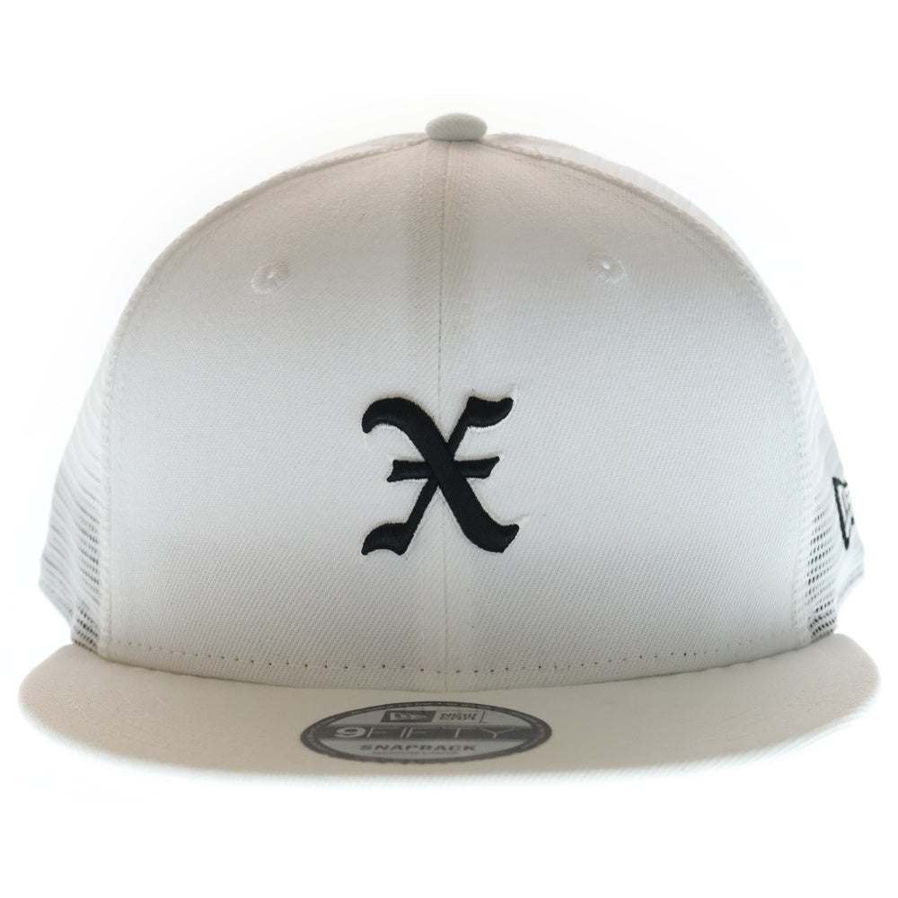 GOD SELECTION XXX(ゴッドセレクショントリプルエックス) 25SS ×NEW ERA ニューエラ フロントロゴ刺繍 6パネル ベースボール メッシュキャップ 帽子 ホワイト GX-S25-HT-02