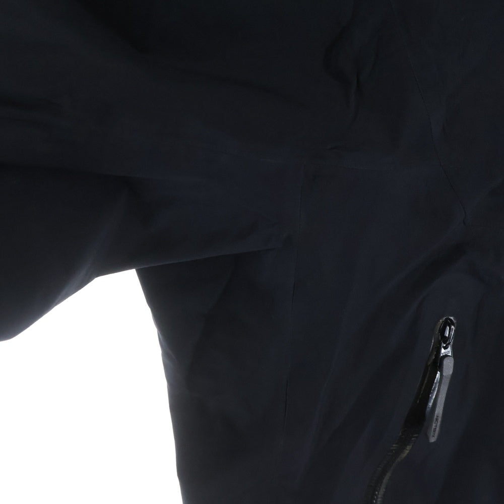 ARC'TERYX(アークテリクス) BETA LT JACKET GORE-TEX ベータLT 胸エンブロイダリーデザイン マルチポケット ジップアップ フーデッド ナイロンジャケット ブラック X000007301