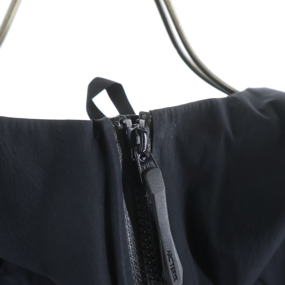 ARC'TERYX(アークテリクス) BETA LT JACKET GORE-TEX ベータLT 胸エンブロイダリーデザイン マルチポケット ジップアップ フーデッド ナイロンジャケット ブラック X000007301