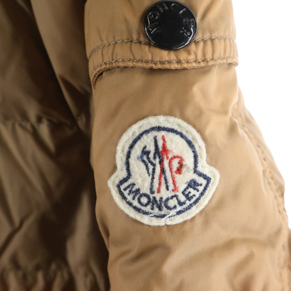 MONCLER(モンクレール) MOKA モカ アームロゴワッペン ジップアップ フーデッドダウンジャケット ブラウン 49332/50/68959