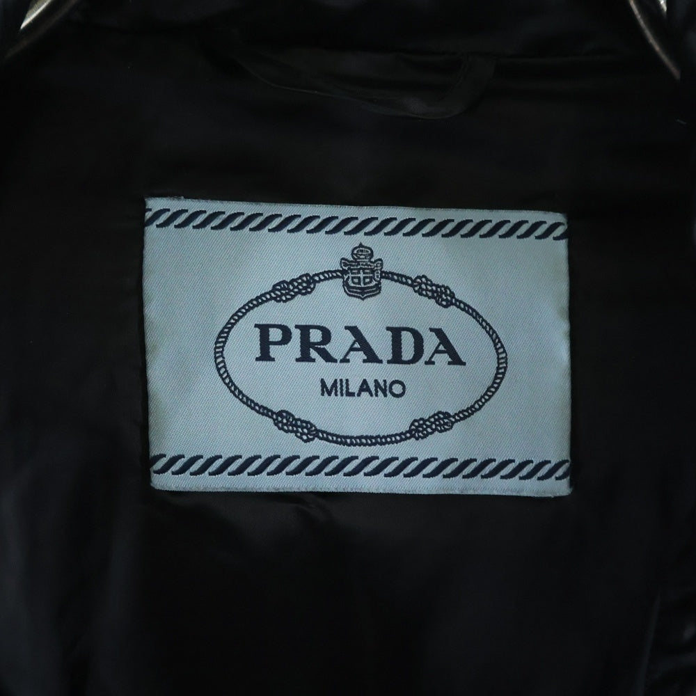 PRADA(プラダ) ロゴプレートデザイン マルチキルティング フーデッド ジップアップ ダウンジャケット ブラック 290984 R152 1DAB