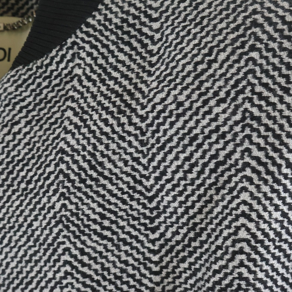 FENDI(フェンディ) バックビーズロゴデザイン ジップアップ パターンジャケット グレー FJ6847