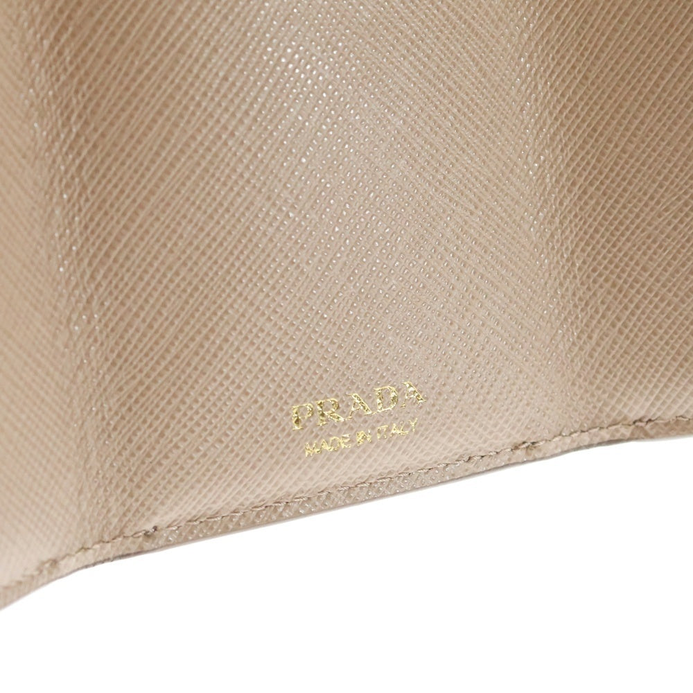 PRADA(プラダ) サフィアーノレザー ロゴプレート コンパクトウォレット コインケース 三つ折りウォレット ベージュ 1MH021QWA